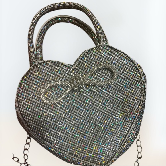 Elegant Silver Heart Clutch - Picture 8 of 9